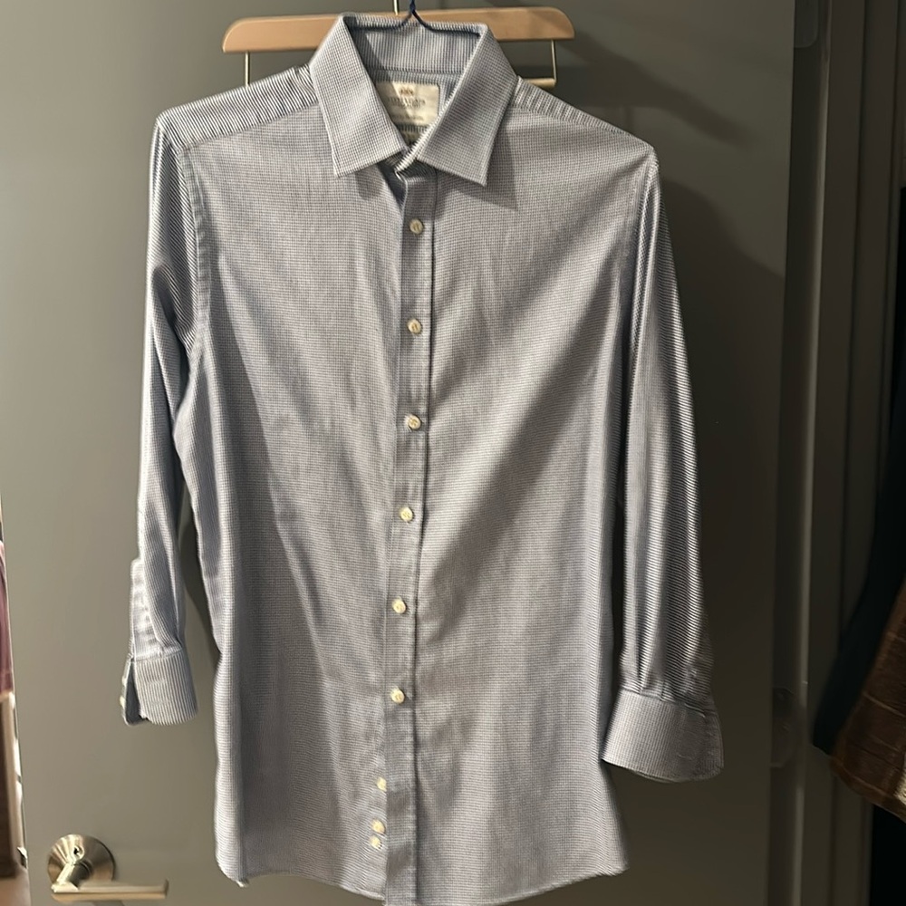 Slim fit, sharp houndstooth dress shirt